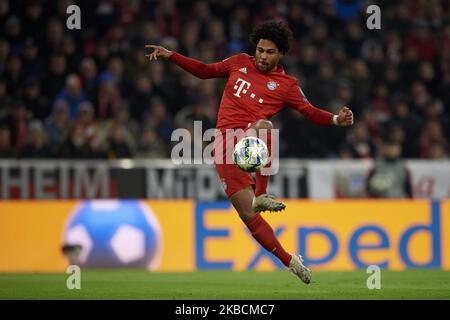 Serge Gnabry del Bayern Monaco spara al traguardo durante la partita di gruppo B della UEFA Champions League tra Bayern Muenchen e Tottenham Hotspur alla Allianz Arena il 11 dicembre 2019 a Monaco di Baviera, Germania. (Foto di Jose Breton/Pics Action/NurPhoto) Foto Stock