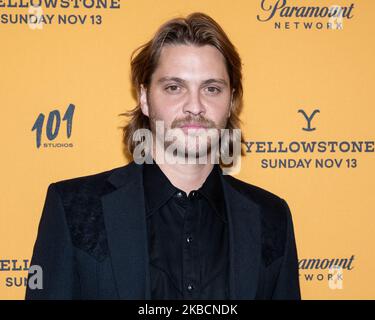 New York, Stati Uniti. 03rd Nov 2022. Luke Grimes arriva sul tappeto rosso per la prima stagione di Yellowstone 5 al Walter Reade Theater di New York, New York, il 3 novembre 2022. (Foto di Gabriele Holtermann/Sipa USA) Credit: Sipa USA/Alamy Live News Foto Stock