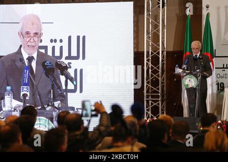 Il Presidente dell'autorità elettorale nazionale indipendente Mohamed Charfi annuncia i risultati delle elezioni presidenziali ad Algeri, Algeria, 13 dicembre 2019. L'autorità ha annunciato che l'ex primo ministro Abdelmajid Teboune è stato dichiarato vincitore delle elezioni presidenziali del 12 dicembre (Photo by Billal Bensalem/NurPhoto) Foto Stock