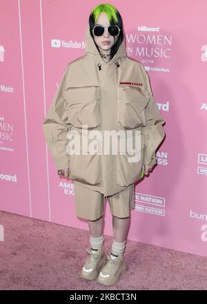 HOLLYWOOD, LOS ANGELES, CALIFORNIA, USA - 12 DICEMBRE: La cantante Billie Eilish Waring Prada arriva alle 2019 Billboard Women in Music presentate da YouTube Music tenutesi all'Hollywood Palladium il 12 dicembre 2019 a Hollywood, Los Angeles, California, Stati Uniti. (Foto di Xavier Collin/Image Press Agency/NurPhoto) Foto Stock