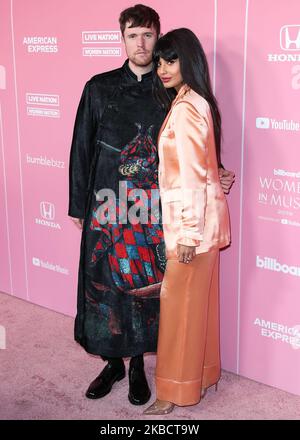 HOLLYWOOD, LOS ANGELES, CALIFORNIA, USA - 12 DICEMBRE: James Blake e la partner/attrice Jameela arrivano alle 2019 Billboard Women in Music presentate da YouTube Music tenutesi all'Hollywood Palladium il 12 dicembre 2019 a Hollywood, Los Angeles, California, Stati Uniti. (Foto di Xavier Collin/Image Press Agency/NurPhoto) Foto Stock