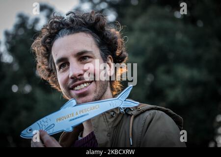Il portavoce dei 'Sardines', un movimento popolare italiano contro il populismo di destra, Mattia Santori, parla durante un incontro a San Giovanni in Piazza Lateranense il 14 dicembre 2019 a Roma (Foto di Andrea Ronchini/NurPhoto) Foto Stock