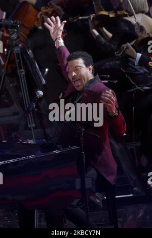 Lionel Richie si esibisce presso la Sala Paolo VI durante il Concerto annuale di Natale del Vaticano, il 14 dicembre 2019 a Città del Vaticano. (Foto di massimo Valicchia/NurPhoto) Foto Stock