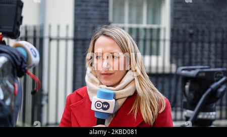 Membri di media al di fuori del numero 10 in Downing Street , a Londra , 13 dicembre 2019. (Foto di Giannis Alexopoulos/NurPhoto) Foto Stock