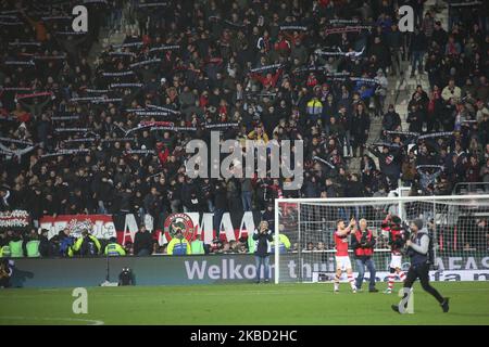 I fan dell'AZ hanno fatto foto durante l'appuntamento di Eredivie del 2019/20 tra AZ Alkmaar e AFC Ajax allo stadio AFAS, ad Alkmaar, Paesi Bassi, il 15 dicembre 2019. (Foto di Federico Guerra Moran/NurPhoto) Foto Stock