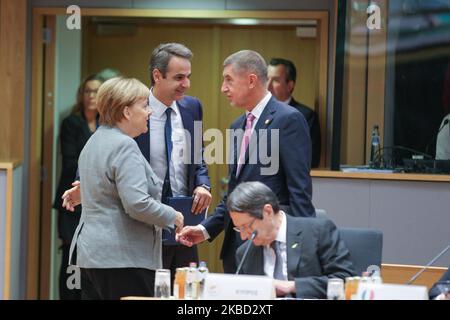 Angela Merkel, Cancelliere della Germania, primo ministro greco Kyriakos Mitsotakis, Anrej Babis PM della Repubblica ceca e Presidente della Repubblica di Cipro, come si è visto arrivare e parlare con i leader dell'UE alla tavola rotonda durante il secondo giorno del Consiglio europeo - vertice dell'euro - riunione dei leader dell'UE. Bruxelles, Belgio - 13 dicembre 2019 (Foto di Nicolas Economou/NurPhoto) Foto Stock