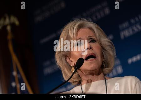 L'attore e attivista Jane fonda parla ai partecipanti al National Press Club Headliners Luncheon di Washington, D.C., martedì 17 dicembre 2019. (Foto di Cheriss May/NurPhoto) Foto Stock
