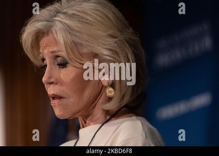 L'attore e attivista Jane fonda parla ai partecipanti al National Press Club Headliners Luncheon di Washington, D.C., martedì 17 dicembre 2019. (Foto di Cheriss May/NurPhoto) Foto Stock