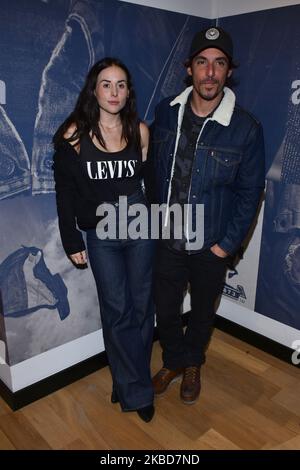 L'attrice messicana Zuria Vega e l'attore cubano Alberto Guerra posa per le foto durante l'apertura del Levi's Store presso l'Antartide Fashion Hall il 18 dicembre 2019 a Città del Messico (Foto di Eyepix/NurPhoto) Foto Stock