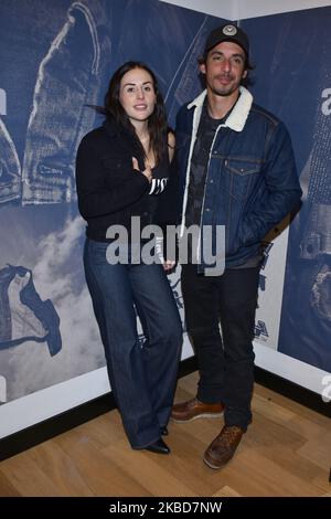 L'attrice messicana Zuria Vega e l'attore cubano Alberto Guerra posa per le foto durante l'apertura del Levi's Store presso l'Antartide Fashion Hall il 18 dicembre 2019 a Città del Messico (Foto di Eyepix/NurPhoto) Foto Stock