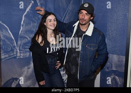 L'attrice messicana Zuria Vega e l'attore cubano Alberto Guerra posa per le foto durante l'apertura del Levi's Store presso l'Antartide Fashion Hall il 18 dicembre 2019 a Città del Messico (Foto di Eyepix/NurPhoto) Foto Stock