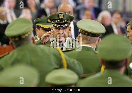 Il generale delle forze armate Ahmed GAID Salah partecipa alla cerimonia di giuramento del presidente algerino Abdelmadidid Tebboune ad Algeri, in Algeria, il 19 dicembre 2019. Tebboune è stato eletto per un mandato di cinque anni nelle elezioni presidenziali del dicembre 12, la prima volta che l'ex presidente Abdelaziz Bouteflika si è dimesso nell'aprile 2019 (Foto di Billal Bensalem/NurPhoto) Foto Stock