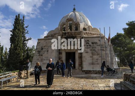 Vista esterna della Cappella del campo dei Pastori o Santuario di Gloria in excelsis Deo è il nome che riceve un edificio religioso della chiesa cattolica che si trova nel settore Beit-Sahur a sud-est di Betlemme, in Cisgiordania, Palestina, il 10 dicembre 2019. E' importante per i cattolici, perché il primo annuncio della nascita di Cristo è qui commemorato. (Foto di Joaquin Gomez Sastre/NurPhoto) Foto Stock