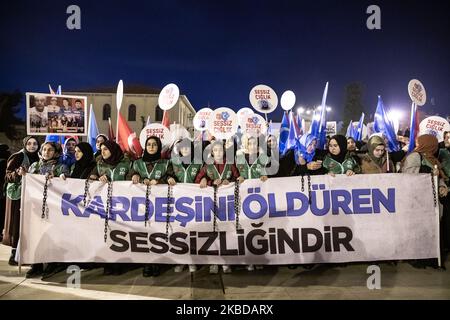 Migliaia di persone partecipano a una dimostrazione di "grido" contro la persecuzione cinese degli uiguri nello Xinjiang, alla Moschea di Fatih il 20 dicembre 2019 a Istanbul, in Turchia. (Foto di Onur Dogman/NurPhoto) Foto Stock