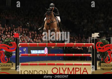 Holly Smith cavalca Hearts Destiny durante il Turkish Airlines Olympia Grand Prix ad Olympia, Londra, domenica 22nd dicembre 2019. (Foto di Jon Bromley/MI News/NurPhoto) Foto Stock