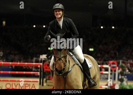 Holly Smith cavalca Hearts Destiny durante il Turkish Airlines Olympia Grand Prix ad Olympia, Londra, domenica 22nd dicembre 2019. (Foto di Jon Bromley/MI News/NurPhoto) Foto Stock