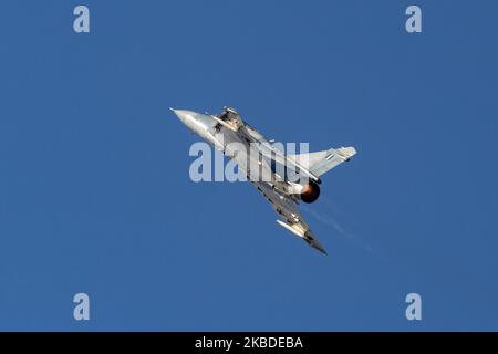 Un Dassault Mirage 2000 dell'HAF dell'aeronautica ellenica della Grecia come visto in una dimostrazione di volo durante l'Athens Flying Week Air Show 2019 all'aeroporto Tanagra Air base LGTG. L'aeronautica greca ha 44 aerei da combattimento Mirrage. Il combattente è un Mirage 2000BG, allenatore a due posti con S/N 202. Il 23 dicembre 2019 la Grecia ha firmato un accordo per l'aggiornamento della sua flotta di aerei da guerra Mirage 2000/5 con un trio di compagnie francesi. L'accordo è stato firmato dalla direzione generale per gli investimenti e gli armamenti della difesa affiliata al ministero e dalle società Dassault Aviation, Thales DMS France e Safran A. Foto Stock