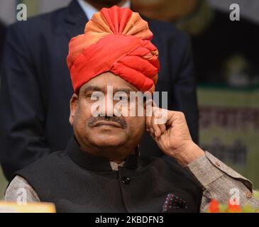 LOK Sabha Speaker Om Birla Gestures durante un programma a Kolkata , India, mercoledì 24th dicembre 2019. Il primo ministro del Bengala occidentale Mamata Banerjee ha inviato mercoledì una torta e uno scialle al portavoce di Lok Sabha Om Birla, che si trovava a Kolkata per un programma di felicitazioni, in occasione del Natale. (Foto di Sonali Pal Chaudhury/NurPhoto) Foto Stock