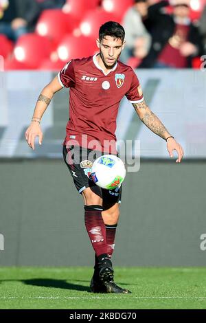 Emanuele Cicerelli di US Salernitana 1919 durante la partita di Serie B tra US Salernitana 1919 e Pordenone Calcio allo Stadio Arechi, Salerno, Italia il 26 dicembre 2019 (Foto di Giuseppe Maffia/NurPhoto) Foto Stock