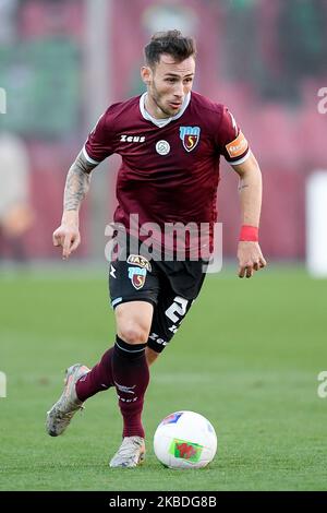 Cristiano Lombardi di US Salernitana 1919 durante la partita di Serie B tra US Salernitana 1919 e Pordenone Calcio allo Stadio Arechi, Salerno, Italia il 26 dicembre 2019 (Foto di Giuseppe Maffia/NurPhoto) Foto Stock