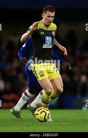 Southamptons Pierre-Emile Hojbjerg durante la partita della Premier League tra Chelsea e Southampton a Stamford Bridge, Londra, giovedì 26th dicembre 2019. (Foto di Leila Coker/MI News/NurPhoto) Foto Stock