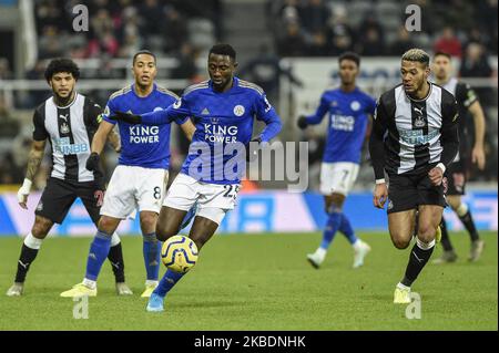 Wilfred Ndidi (25) di Leicester City in azione durante la partita della Premier League tra Newcastle United e Leicester City a St. James's Park, Newcastle, mercoledì 1st gennaio 2020. (Foto di IAM Burn/MI News/NurPhoto) Foto Stock