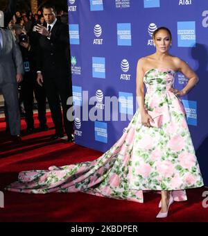 PALM SPRINGS, CALIFORNIA, USA - 02 GENNAIO: Alex Rodriguez e Jennifer Lopez arrivano al 31st° gala annuale del Palm Springs International Film Festival Awards, che si terrà presso il Palm Springs Convention Center il 2 gennaio 2020 a Palm Springs, California, Stati Uniti. (Foto di Xavier Collin/Image Press Agency/NurPhoto) Foto Stock