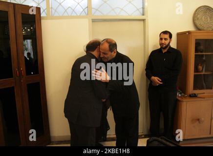 Mohammad Azad (2nd R), Ambasciatore dell'Iran per l'Indonesia, incontra i rappresentanti dei paesi amici e dei cittadini indonesiani che hanno espresso le loro condoglianze per la morte del comandante della forza dell'IRGC Qasem Soleimani, generale dell'Ambasciata dell'Iran a Giacarta, martedì 7 gennaio 2020. Primo generale iraniano, Qasem Soleimani è stato assasinato in uno sciopero aereo degli Stati Uniti il 3 gennaio, vicino all'aeroporto internazionale di Baghdad, in Iraq, che aumenta la tensione nella regione del Medio Oriente. (Foto di Aditya Irawan/NurPhoto) Foto Stock