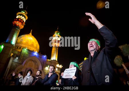 La gente dell'Iran in varie parti del paese, specialmente la gente della capitale iraniana, ha acceso le candele e ha lutto la notte della sepoltura del generale Qasem Soleimani, a Teheran, in Iran, il 7 giugno 2019. I pianti hanno affollato le strade di Teheran per cerimonie per rendere omaggio a Soleimani, che guidò le operazioni in Medio Oriente dell'Iran come comandante della forza dei Quds delle Guardie rivoluzionarie e fu ucciso in uno sciopero con droni negli Stati Uniti il 3 gennaio vicino all'aeroporto di Baghdad. (Foto di Hamid Vakili/NurPhoto) Foto Stock