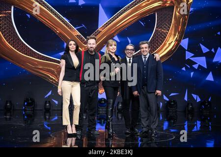 Milly Carlucci, Ilenia Pastorelli, Francesco Facchinetti, Guillermo Mariotto, Flavio Insinna partecipa alla presentazione del nuovo show televisivo 'la cantante mascherata', a Milano il 8 gennaio 2020. (Foto di Mauro Fagiani/NurPhoto) Foto Stock