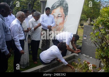 Giornalisti e membri della famiglia dello Sri Lanka si sono riuniti nella tomba della giornalista uccisa Lasantha Wikramathunge nel 11th° anniversario della morte a Colombo.Sri Lanka. January.08,2020 Lasantha Manilal Wickrematunge è stato un redattore dello Sri Lanka del leader domenicale.Who è stato assassinato nel gennaio 2009. (Foto di Achila Jayawardana/NurPhoto) Foto Stock