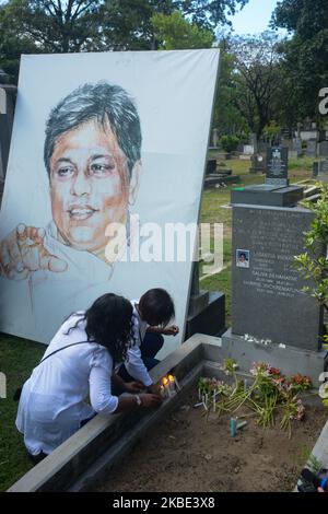 Giornalisti e membri della famiglia dello Sri Lanka si sono riuniti nella tomba della giornalista uccisa Lasantha Wikramathunge nel 11th° anniversario della morte a Colombo.Sri Lanka. January.08,2020 Lasantha Manilal Wickrematunge è stato un redattore dello Sri Lanka del leader domenicale.Who è stato assassinato nel gennaio 2009. (Foto di Achila Jayawardana/NurPhoto) Foto Stock