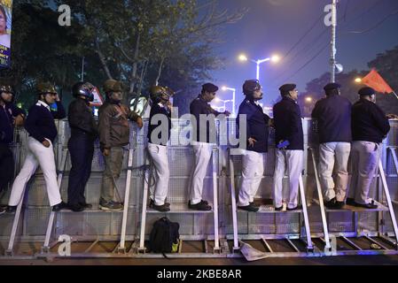 I manifestanti partecipano ad un rally di protesta contro l'arrivo del primo ministro indiano Narendra modi a Kolkata e la nuova legge sulla cittadinanza del governo indiano (CAA), NRC (Registro nazionale dei cittadini) a Kolkata , India, 11 gennaio 2020. (Foto di Indranil Aditya/NurPhoto) Foto Stock