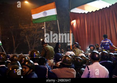 I manifestanti partecipano ad un rally di protesta contro l'arrivo del primo ministro indiano Narendra modi a Kolkata e la nuova legge sulla cittadinanza del governo indiano (CAA), NRC (Registro nazionale dei cittadini) a Kolkata , India, 11 gennaio 2020. (Foto di Indranil Aditya/NurPhoto) Foto Stock