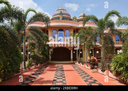 Sala per matrimoni di lusso sul terreno dell'Amman Kovil (Tempio di Amman) a Jaffna, Sri Lanka, il 15 agosto 2017. (Foto di Creative Touch Imaging Ltd./NurPhoto) Foto Stock