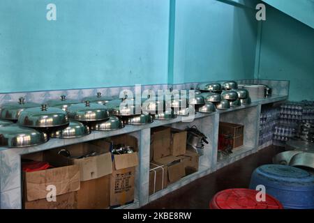 Cucina in una sala di nozze di lusso sul terreno del Amman Kovil (Tempio di Amman) a Jaffna, Sri Lanka il 15 agosto 2017. (Foto di Creative Touch Imaging Ltd./NurPhoto) Foto Stock