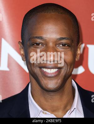 PASADENA, LOS ANGELES, CALIFORNIA, USA - 11 GENNAIO: J. August Richards arriva al 2020 NBCUniversal Winter TCA Press Tour tenutosi presso il Langham Huntington Hotel il 11 gennaio 2020 a Pasadena, Los Angeles, California, Stati Uniti. (Foto di Xavier Collin/Image Press Agency/NurPhoto) Foto Stock