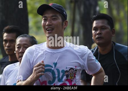 Thanathorn Juangroongruangkit, il futuro leader del partito di avanzamento thailandese, partecipa a una ''corsa contro la dittatura'' a Bangkok, Thailandia, 12 gennaio 2020. (Foto di Anusak Laowilas/NurPhoto) Foto Stock