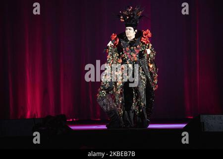 Il cantante e compositore italiano Renato Zero suona dal vivo al Mediolanum Forum il 11 gennaio 2020 ad Assago Milano. (Foto di Roberto Finizio/NurPhoto) Foto Stock