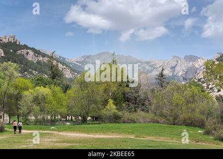 Vista di la Pedriza dalla zona ricreativa di Cantocochino, Parco Nazionale dei Monti Guadarrama, Madrid, Spagna Foto Stock