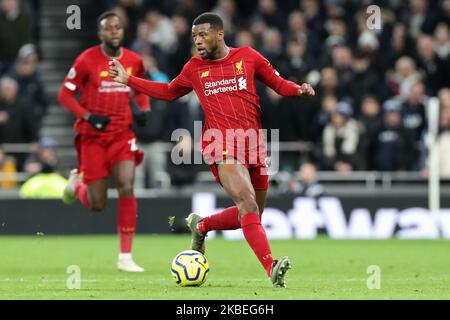 Il centrocampista di Liverpool Georginio Wijnaldum in azione durante la partita della Premier League tra Tottenham Hotspur e Liverpool allo stadio Tottenham Hotspur di Londra sabato 11th gennaio 2020. (Foto di Jon Bromley/MI News/NurPhoto) Foto Stock