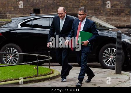 Il Segretario di Stato per la Difesa ben Wallace (L) e il Segretario di Stato per lo sviluppo Internazionale Alok Sharma (R) arrivano a Downing Street nel centro di Londra per partecipare ad una riunione del Gabinetto il 14 gennaio 2020 a Londra, Inghilterra. (Foto di Wiktor Szymanowicz/NurPhoto) Foto Stock