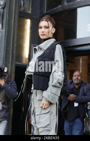 La modella Bella Hadid si vede a Parigi, in Francia, il 16 gennaio 2019. (Foto di Mehdi Taamallah/NurPhoto) Foto Stock