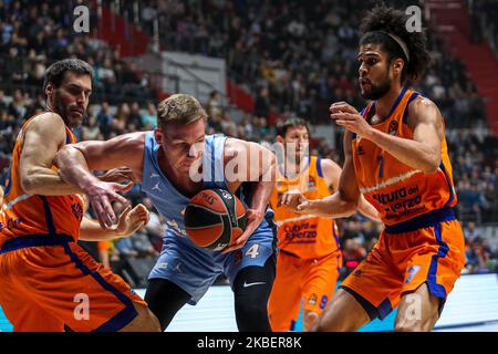 Colton (C) of Zenit St. Petersburg vie for the ball during the 2019/2020 Turkish Airlines EuroLeague Regular Season Round 20 match between Zenit St Petersburg and Valencia Basket at Sibur Arena on January 17, 2020 in Saint Petersburg, Russia. (Photo by Igor Russak/NurPhoto) Foto Stock