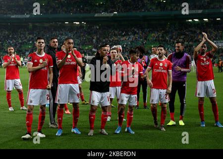 I giocatori di Benfica festeggiano dopo la partita di calcio della Lega Portoghese tra Sporting CP e SL Benfica allo stadio Jose Alvalade di Lisbona, Portogallo, il 17 gennaio 2020. (Foto di Pedro FiÃºza/NurPhoto) Foto Stock