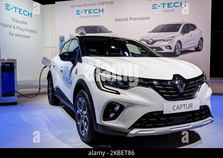 Al Salone delle Auto di Bruxelles 2020 il marchio Renault presenta il suo modello Renault Captur e-TECH Hybrid il 09 gennaio 2020 a Bruxelles, in Belgio. (Foto di Daniel Pier/NurPhoto) Foto Stock