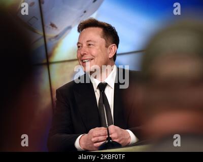 19 gennaio 2020 - Kennedy Space Center, Florida, Stati Uniti - Elon Musk, CEO di SpaceX, parla a una conferenza stampa a seguito del successo del test di interruzione in volo del razzo SpaceX Falcon 9 e della capsula del Drago Crew il 19 gennaio 2020 al Kennedy Space Center in Florida. (Foto di Paul Hennessy/NurPhoto) Foto Stock