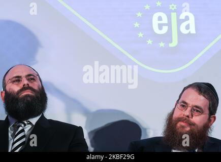 (L-R) Rabbi Menachem Margolin, presidente e fondatore dell'Associazione Ebraica europea e Rabbi Shlomo Koves, presidente della Lega di azione e protezione, nel giorno di apertura della Delegazione ad Auschwitz, evento e conferenza di due giorni a Cracovia e ad Auschwitz. Il giorno di apertura, i membri dell'EJA e i parlamentari europei invitati hanno affrontato la necessità di un'educazione all'Olocausto in Europa come priorità assoluta. Il 20 gennaio 2020, a Cracovia, Polonia. (Foto di Artur Widak/NurPhoto) Foto Stock