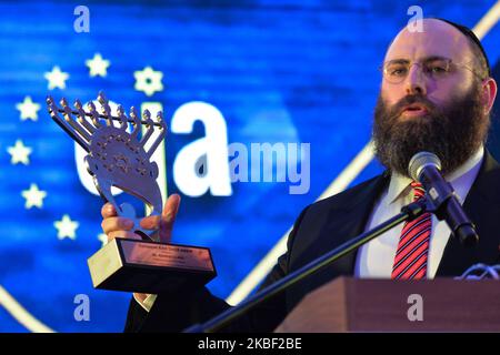 Rabbi Menachem Margolin, presidente e fondatore dell'Associazione Ebraica europea (EJA) alla cena di gala della "Delegazione ad Auschwitz" che tiene il premio "Re Davide europeo", nell'Holiday Inn di Cracovia. Il giorno di apertura, i membri dell'EJA e i parlamentari europei invitati hanno affrontato la necessità di un'educazione all'Olocausto in Europa come priorità assoluta. Il 20 gennaio 2020, a Cracovia, Polonia. (Foto di Artur Widak/NurPhoto) Foto Stock