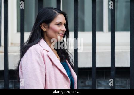 Il Sottosegretario di Stato per la casa Priti Patel partecipa a una riunione settimanale del Gabinetto a Downing Street, nel centro di Londra, il 21 gennaio 2020 a Londra, in Inghilterra. (Foto di Wiktor Szymanowicz/NurPhoto) Foto Stock